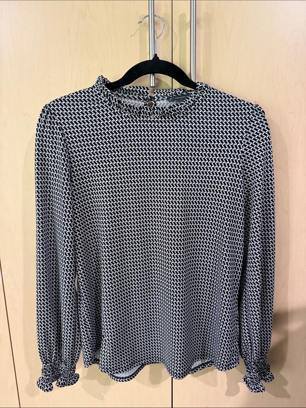 Adrianna Papell Black and White Geometric Long-Sleeve Top